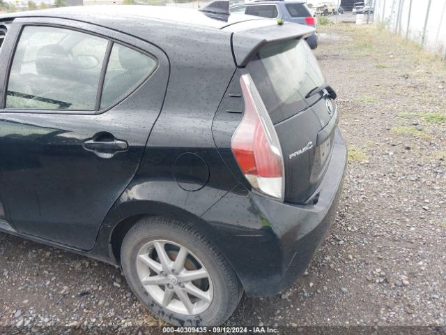 JTDKDTB31F1106322 Toyota Prius C Four