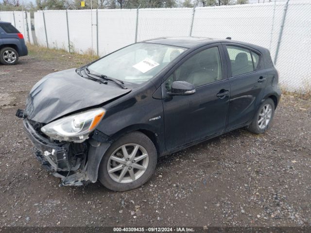 JTDKDTB31F1106322 Toyota Prius C Four