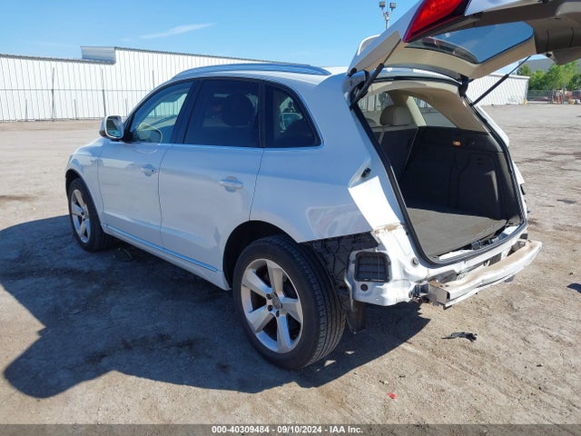 2014 AUDI Q5 HYBRID WA1C8BFP9EA041695 Photo 2