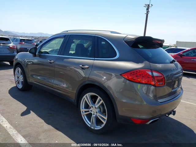 2012 PORSCHE CAYENNE WP1AA2A27CLA01970 Photo 2