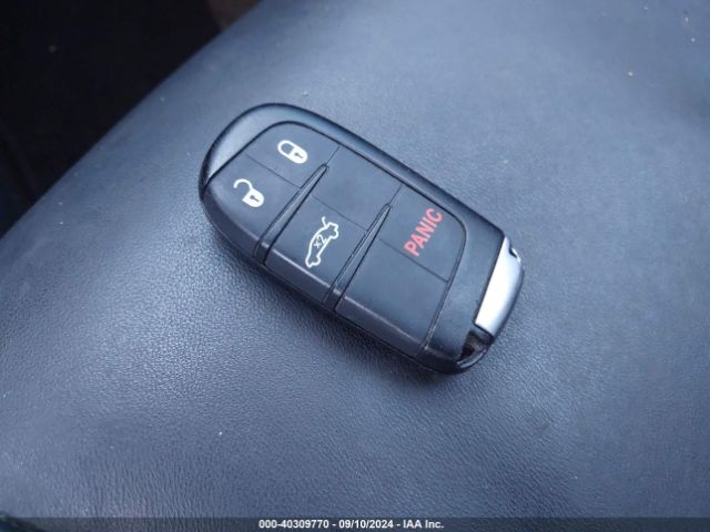 2C3CCAAGXFH807477 Chrysler 300 Limited