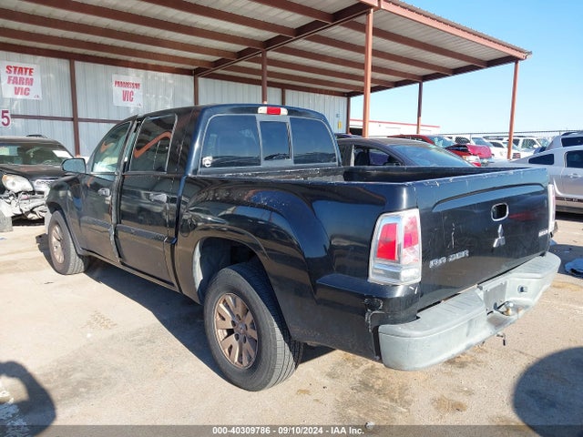 2006 MITSUBISHI RAIDER 1Z7HC28K56S537668 Photo 2