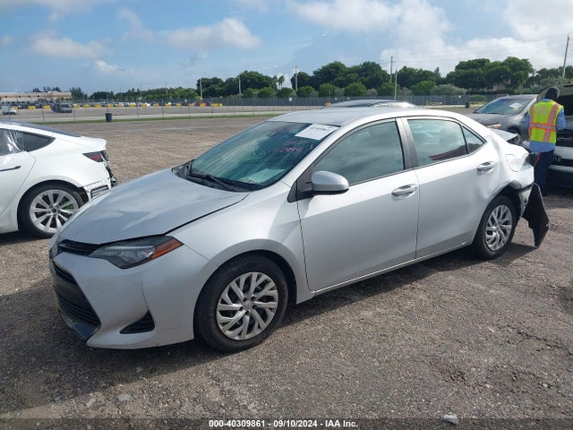 Toyota COROLLA LE 2017 2T1BURHE2HC820955 Image 2