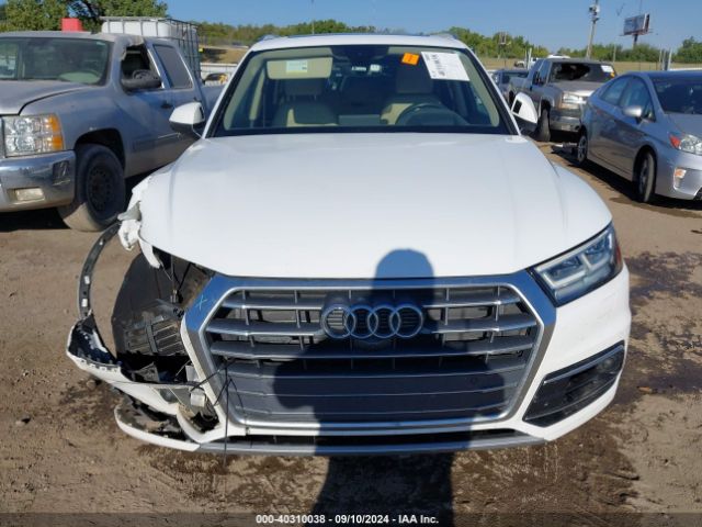 WA1CNAFY4J2200848 Audi Q5 2.0t Premium/2.0t Tech Premium