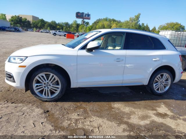 WA1CNAFY4J2200848 Audi Q5 2.0t Premium/2.0t Tech Premium