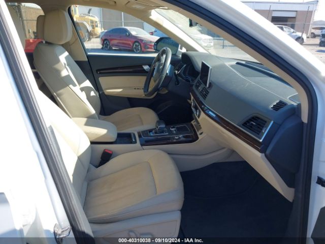 WA1CNAFY4J2200848 Audi Q5 2.0t Premium/2.0t Tech Premium