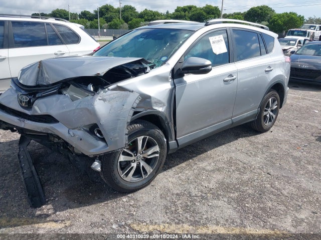 Toyota Rav4 Xle 2017 2T3WFREV9HW404570 Image 2