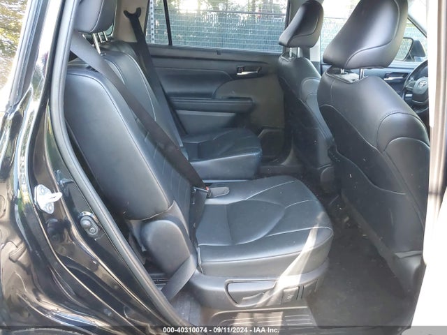Toyota Highlander Xle 2021 5TDGZRBH8MS551498 Image 8
