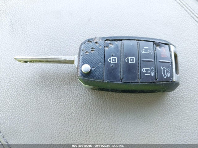 KIA SEDONA LX 2016 KNDMB5C17G6129437 Image 11