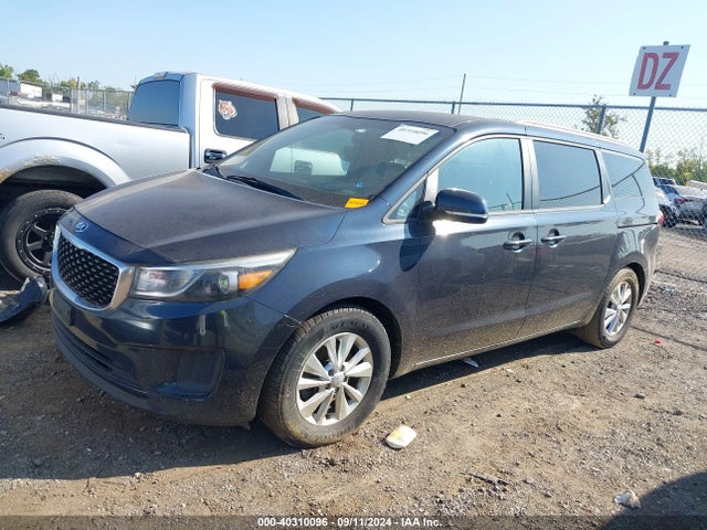 KIA SEDONA LX 2016 KNDMB5C17G6129437 Image 2
