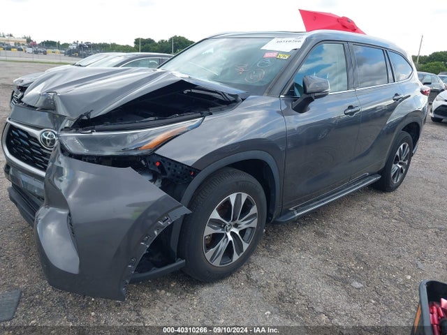 Toyota Highlander Xle 2022 5TDGZRAH8NS143361 Image 2