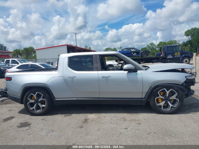 Rivian R1t Adventure 2022 7FCTGAAA3NN011228 Image 13