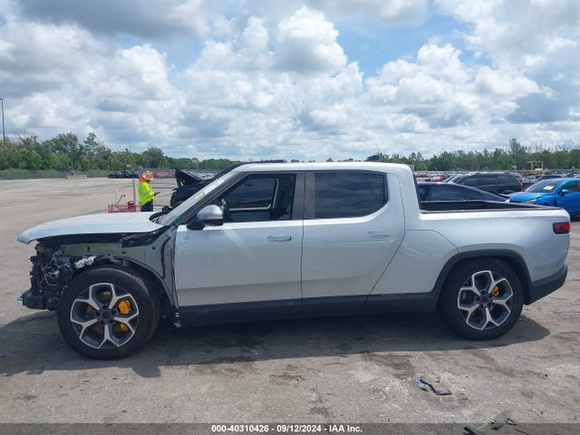 Rivian R1t Adventure 2022 7FCTGAAA3NN011228 Image 14