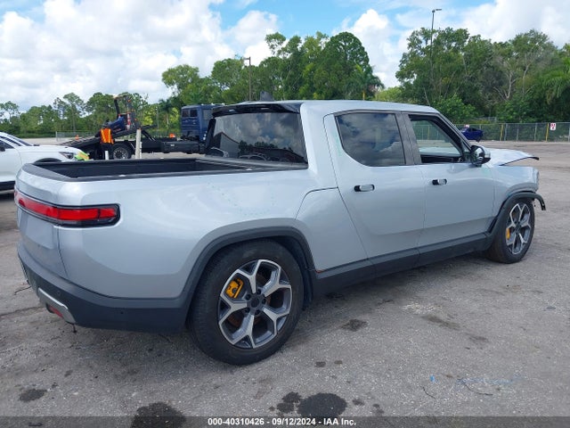 Rivian R1t Adventure 2022 7FCTGAAA3NN011228 Image 4