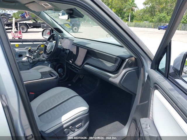 Rivian R1t Adventure 2022 7FCTGAAA3NN011228 Image 5
