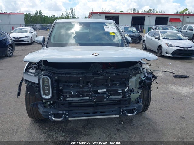 Rivian R1t Adventure 2022 7FCTGAAA3NN011228 Image 6
