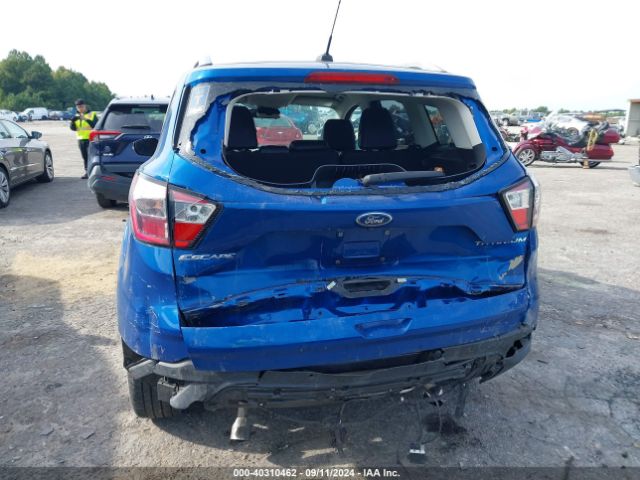 1FMCU0J95HUF09516 Ford Escape Titanium