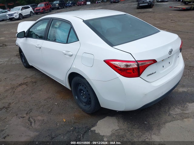 Toyota COROLLA LE 2018 2T1BURHE9JC052204 Image 3