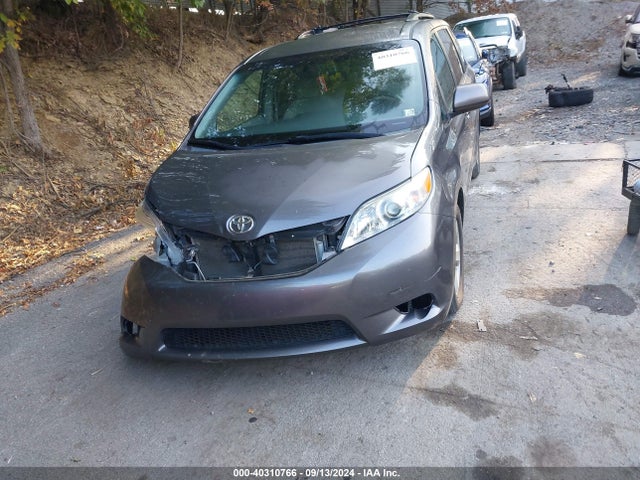 Toyota Sienna Le 8 Passenger 2015 5TDKK3DCXFS631594 Image 13