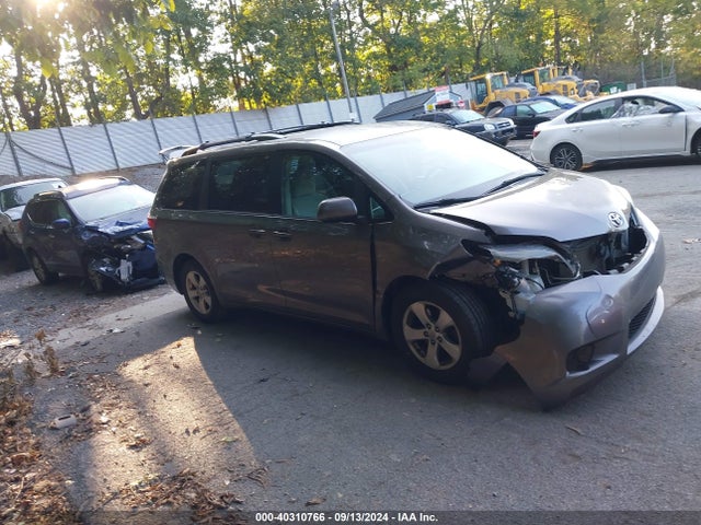 Toyota Sienna Le 8 Passenger 2015 5TDKK3DCXFS631594 Image 14