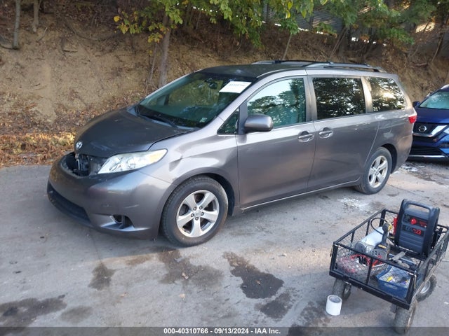 Toyota Sienna Le 8 Passenger 2015 5TDKK3DCXFS631594 Image 2