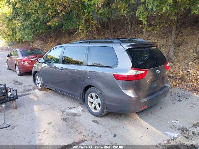Toyota Sienna Le 8 Passenger 2015 5TDKK3DCXFS631594 Image 3
