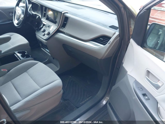 Toyota Sienna Le 8 Passenger 2015 5TDKK3DCXFS631594 Image 5