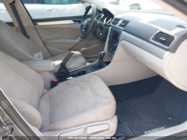 1VWAT7A39GC051824 Volkswagen Passat 1.8t S