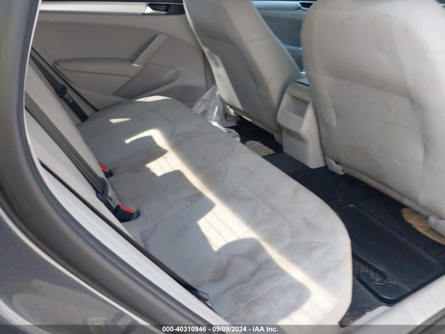 1VWAT7A39GC051824 Volkswagen Passat 1.8t S