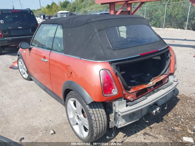 2006 MINI COOPER S WMWRH33536TL93280 Photo 2