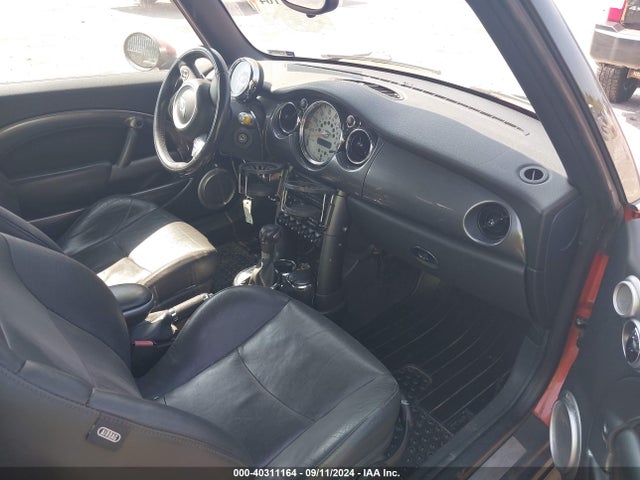 2006 MINI COOPER S WMWRH33536TL93280 Photo 4