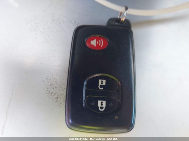 JTDKN3DU0F0477769 Toyota Prius Two