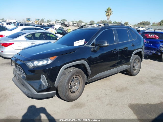 Toyota RAV4 LE 2019 2T3K1RFV7KW050311 Image 2