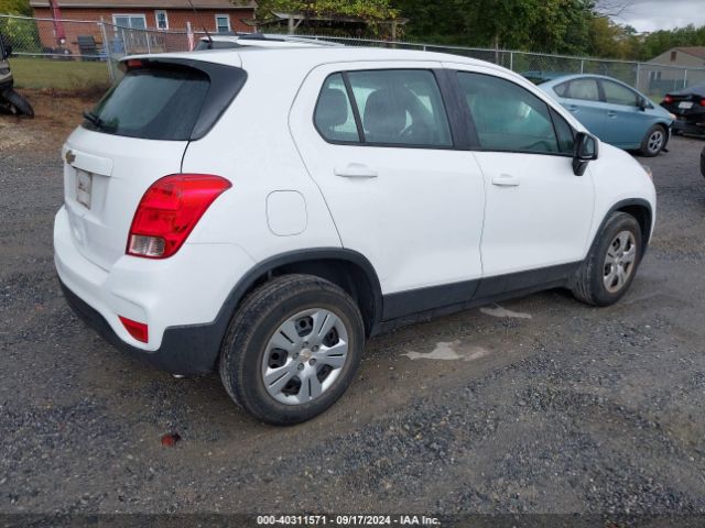 3GNCJKSB9JL229941 Chevrolet TRAX LS