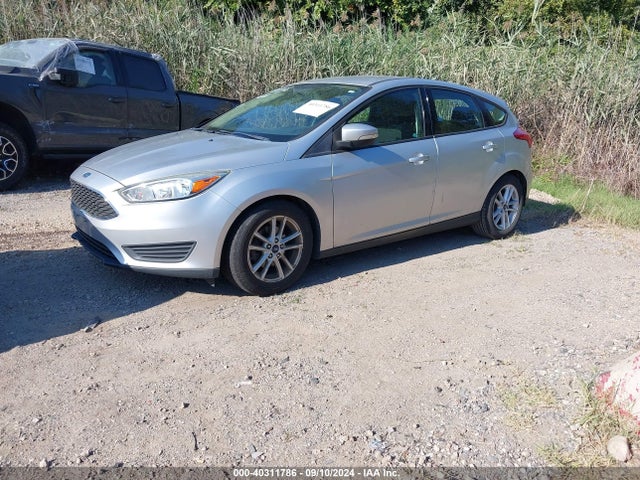 Ford FOCUS SE 2015 1FADP3K23FL342486 Image 2