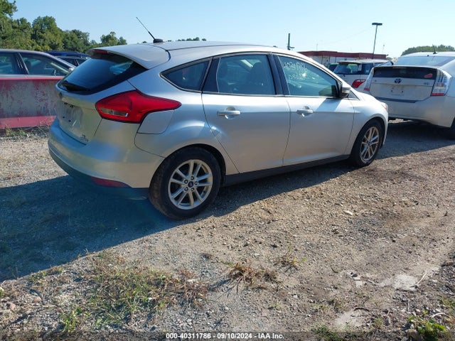 Ford FOCUS SE 2015 1FADP3K23FL342486 Image 4