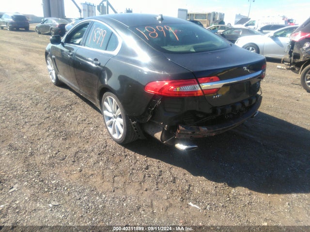 2013 JAGUAR XF SAJWJ0EF3D8S81093 Photo 2