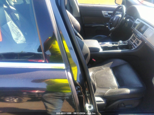 2013 JAGUAR XF SAJWJ0EF3D8S81093 Photo 4