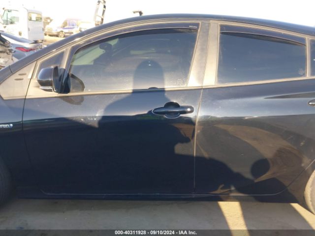 JTDKBRFU8H3038927 Toyota Prius Two