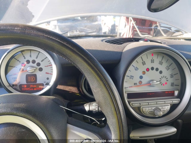 2009 MINI COOPER S CLUBMAN WMWMM335X9TP72531 Photo 6