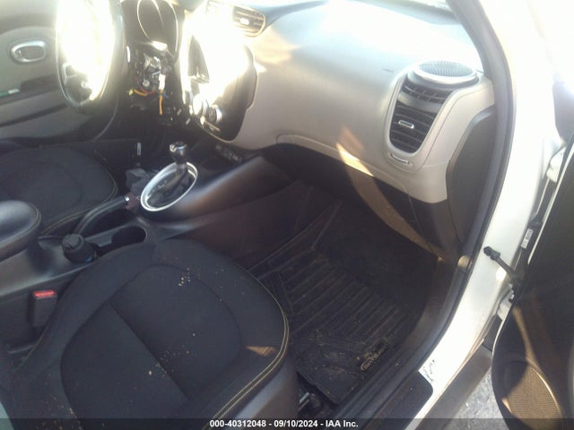 KIA SOUL + 2015 KNDJP3A5XF7204591 Image 5