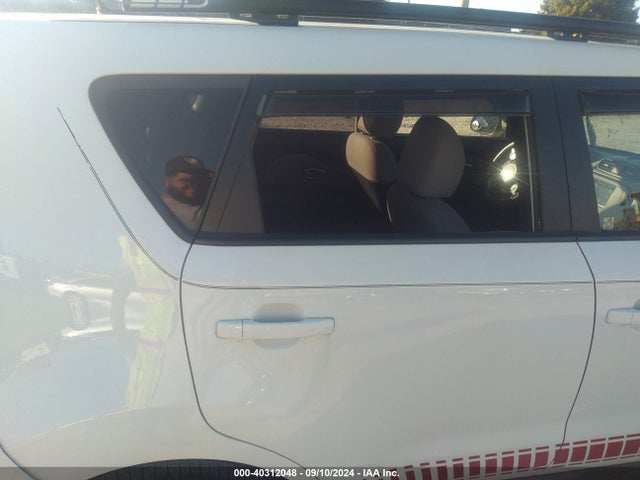 KIA SOUL + 2015 KNDJP3A5XF7204591 Image 6