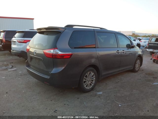 5TDYZ3DC3HS894955 Toyota Sienna Xle 8 Passenger