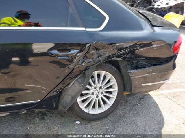1VWBT7A38GC048806 Volkswagen Passat 1.8t Se