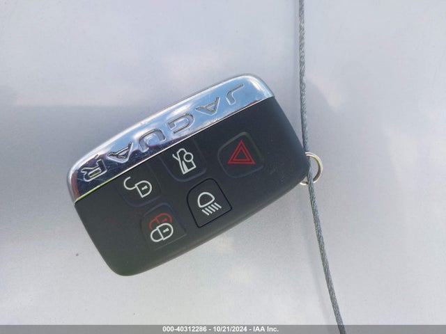 2016 JAGUAR XJ SAJWJ1CD4G8V92107 Photo 10