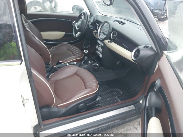 2009 MINI COOPER CLUBMAN WMWML33579TP98099 Photo 4