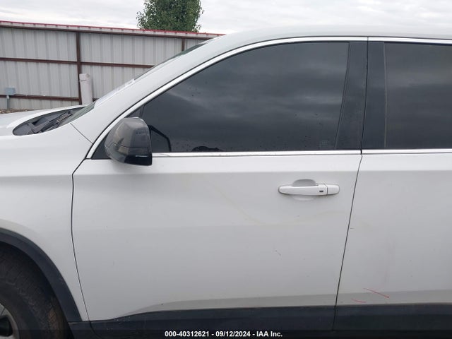 Chevrolet Traverse Ls 2018 1GNEVFKW2JJ193220 Image 15