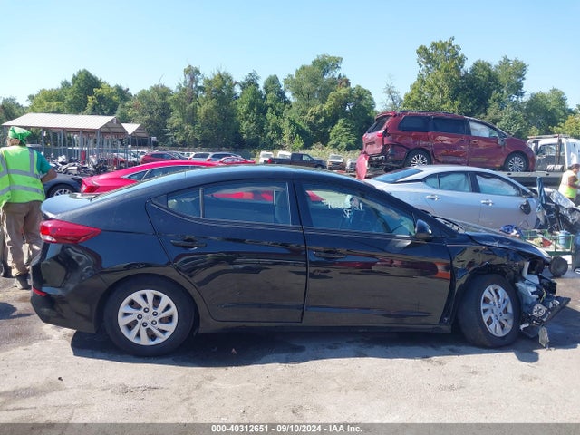 Hyundai ELANTRA SE 2018 5NPD74LF0JH351502 Image 13