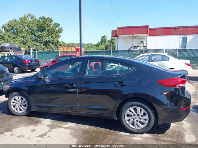 Hyundai ELANTRA SE 2018 5NPD74LF0JH351502 Image 14