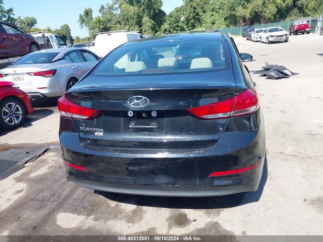 Hyundai ELANTRA SE 2018 5NPD74LF0JH351502 Image 16
